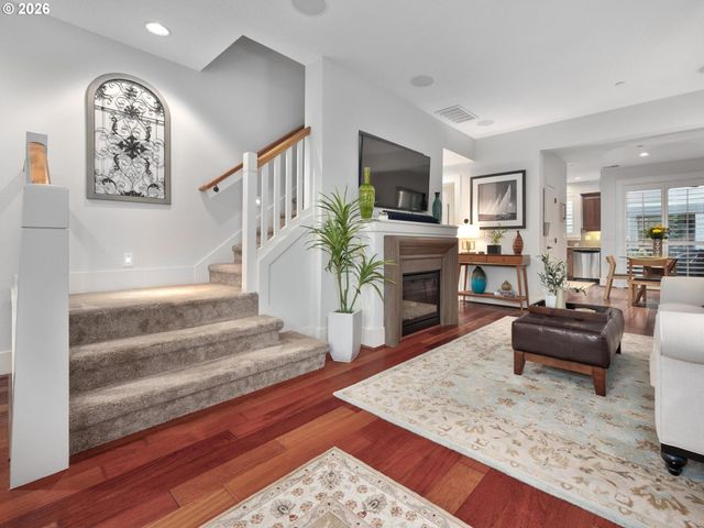 653 Sw FORESTA Ter, Portland, OR 97225