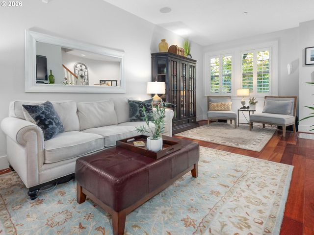 653 Sw FORESTA Ter, Portland, OR 97225