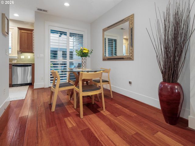 653 Sw FORESTA Ter, Portland, OR 97225