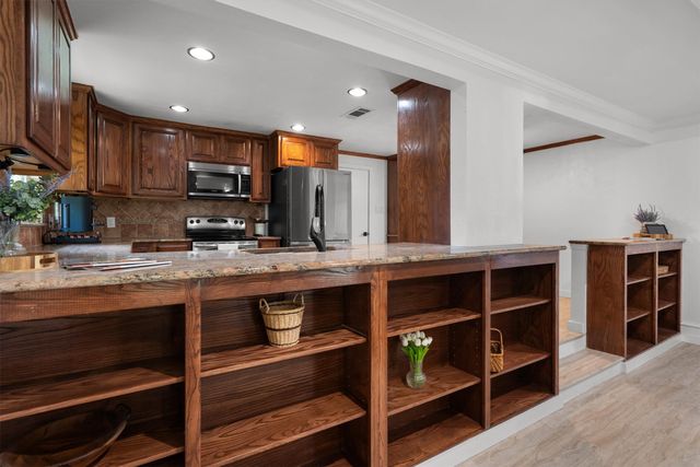 2 Whispering Circle, Hickory Creek, TX 75065