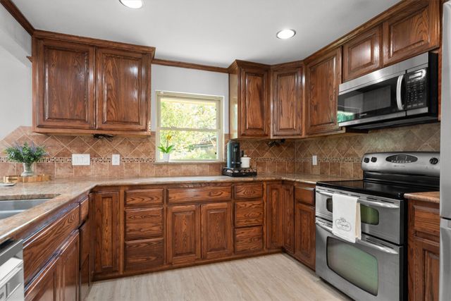 2 Whispering Circle, Hickory Creek, TX 75065