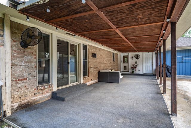 2 Whispering Circle, Hickory Creek, TX 75065