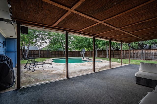 2 Whispering Circle, Hickory Creek, TX 75065