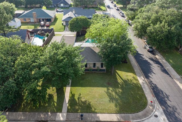 2 Whispering Circle, Hickory Creek, TX 75065
