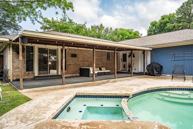 2 Whispering Circle, Hickory Creek, TX 75065