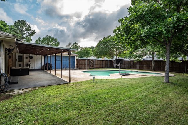 2 Whispering Circle, Hickory Creek, TX 75065