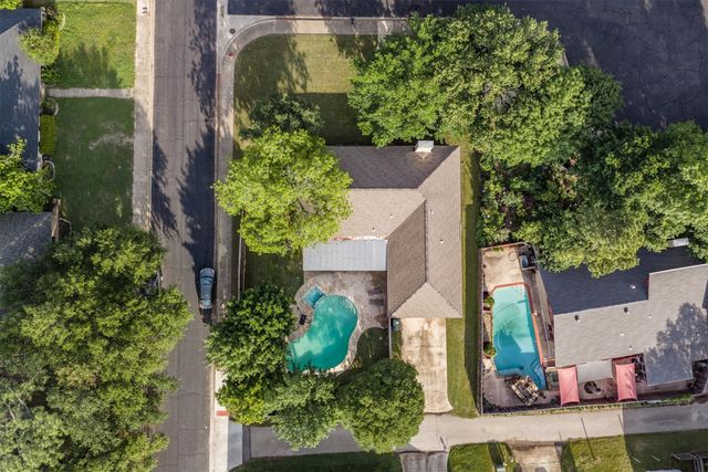 2 Whispering Circle, Hickory Creek, TX 75065