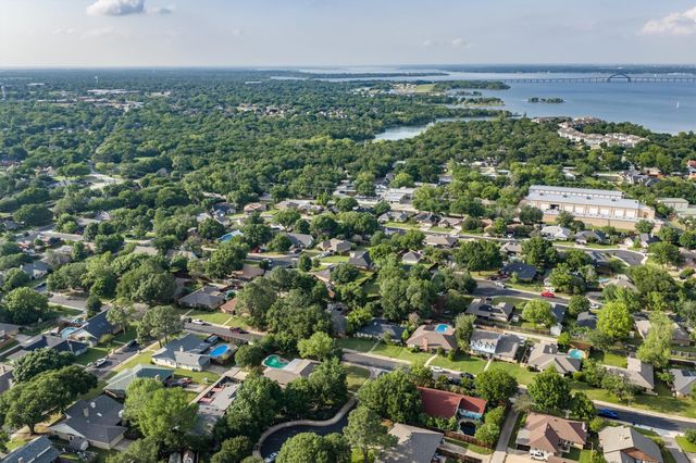 2 Whispering Circle, Hickory Creek, TX 75065