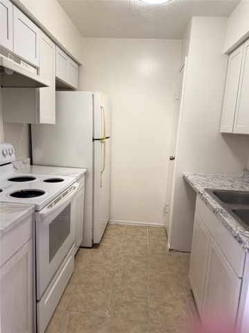 12500 Sandpiper Drive 212, Houston, TX 77035