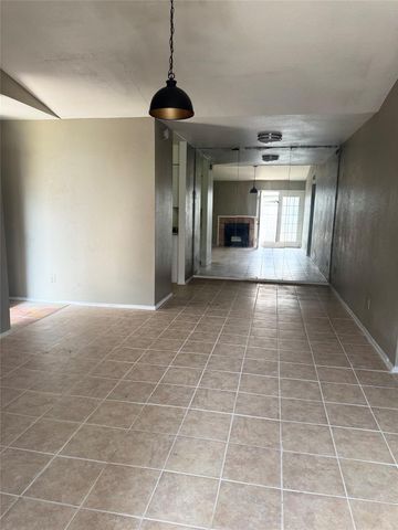 12500 Sandpiper Drive 212, Houston, TX 77035