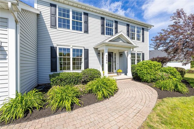 6880 Chestnut Hill, Victor, NY 14564