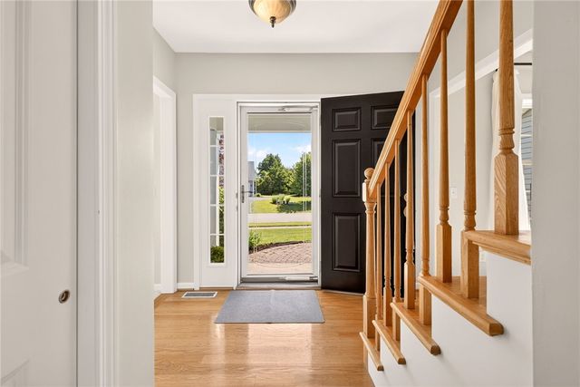 6880 Chestnut Hill, Victor, NY 14564