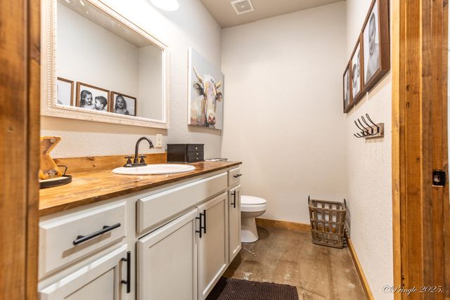 935 State Hwy H, Caulfield, MO 65626