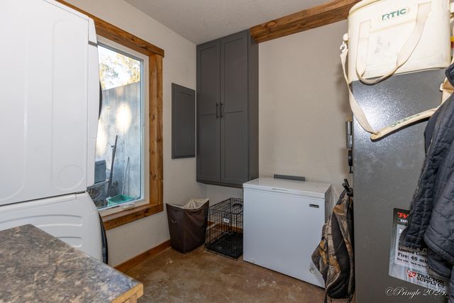 935 State Hwy H, Caulfield, MO 65626