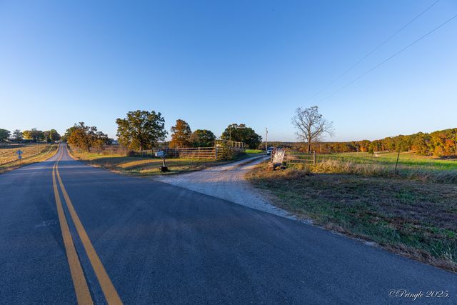 935 State Hwy H, Caulfield, MO 65626