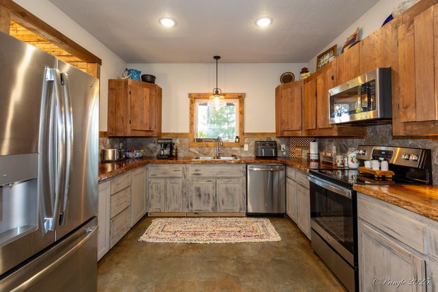 935 State Hwy H, Caulfield, MO 65626