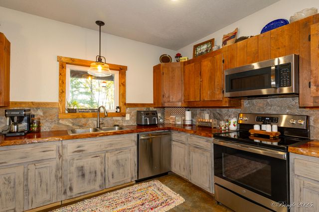 935 State Hwy H, Caulfield, MO 65626