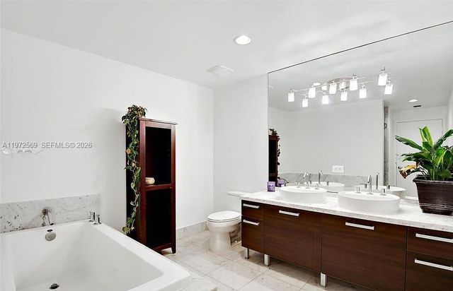 253 NE 2nd St 608, Miami, FL 33132