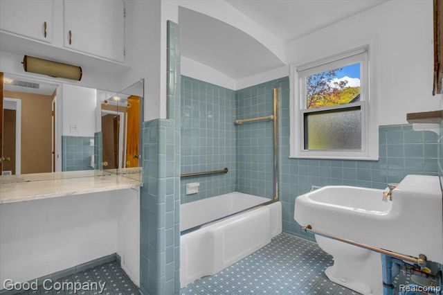 2564 Woodstock Drive, Highland Park, MI 48203