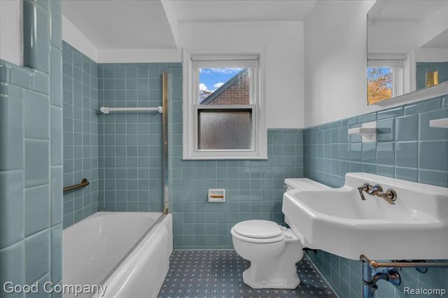 2564 Woodstock Drive, Highland Park, MI 48203