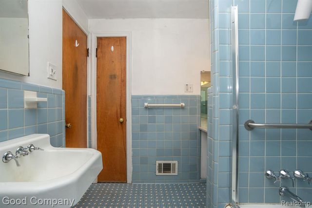 2564 Woodstock Drive, Highland Park, MI 48203