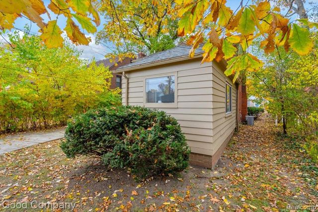 2564 Woodstock Drive, Highland Park, MI 48203