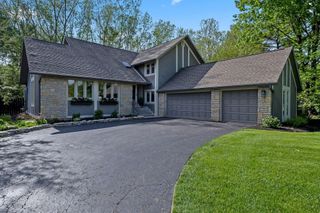 6753 Lakeside Circle W, Worthington, OH 43085