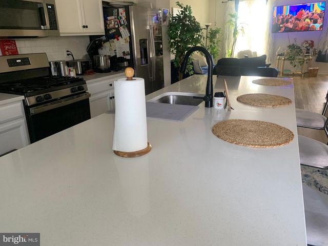 117 PLAZA DR, Sicklerville, NJ 08081