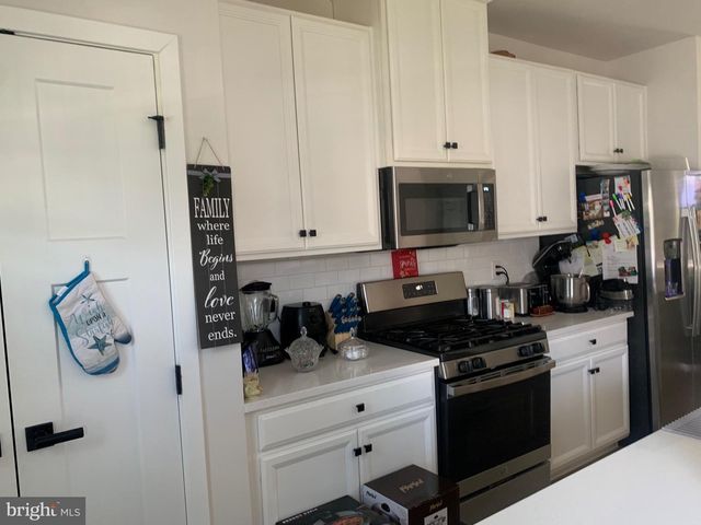 117 PLAZA DR, Sicklerville, NJ 08081