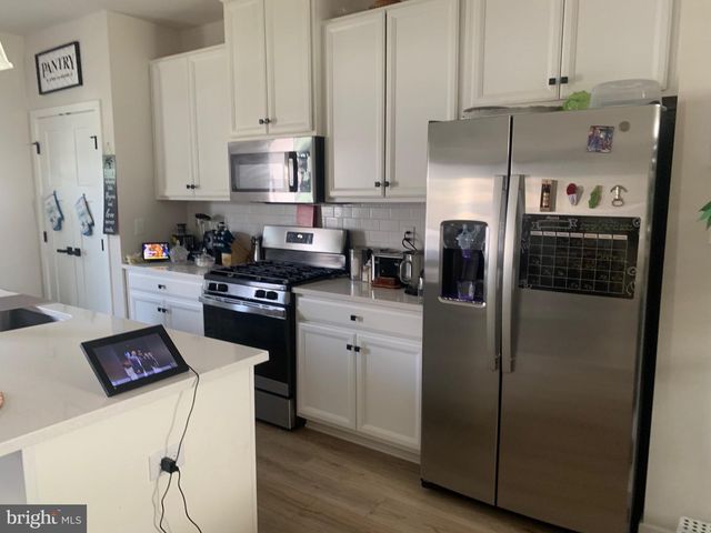 117 PLAZA DR, Sicklerville, NJ 08081