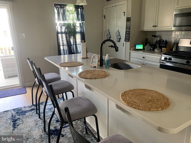 117 PLAZA DR, Sicklerville, NJ 08081