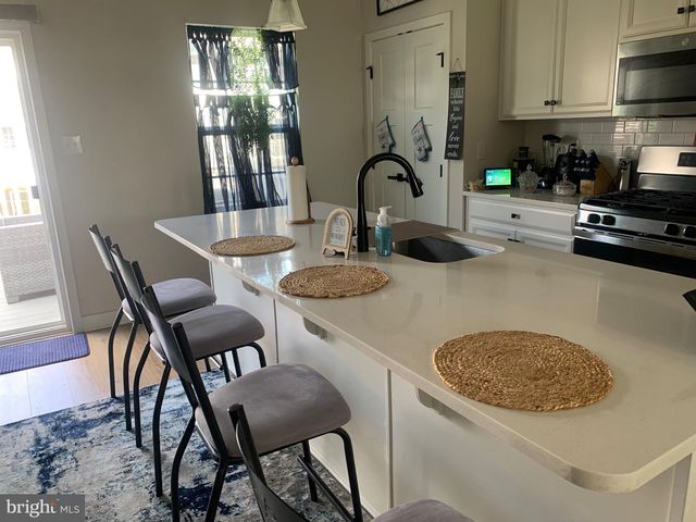 117 PLAZA DR, Sicklerville, NJ 08081