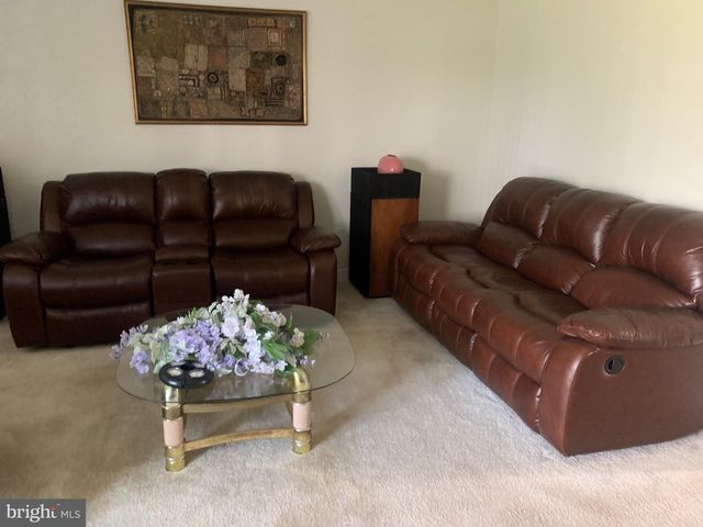 117 PLAZA DR, Sicklerville, NJ 08081