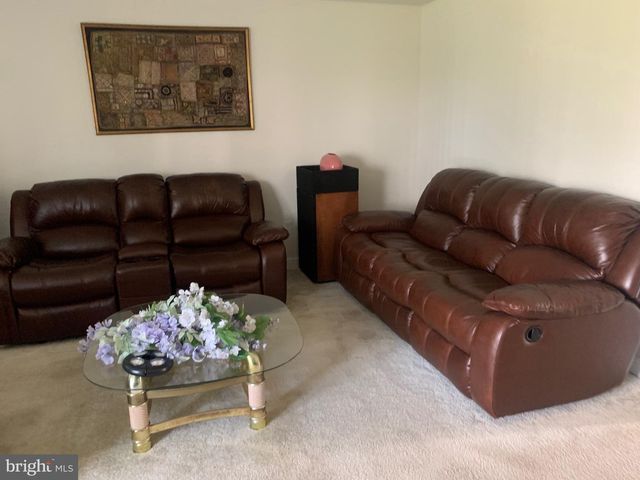 117 PLAZA DR, Sicklerville, NJ 08081