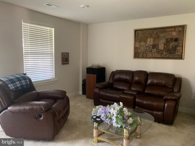 117 PLAZA DR, Sicklerville, NJ 08081