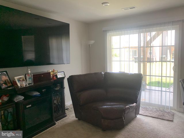 117 PLAZA DR, Sicklerville, NJ 08081