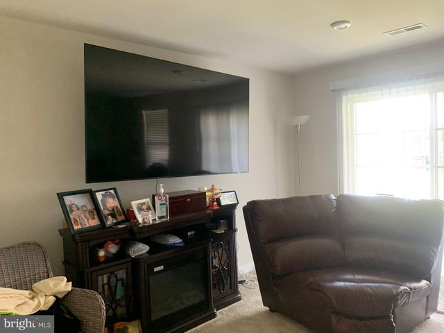 117 PLAZA DR, Sicklerville, NJ 08081