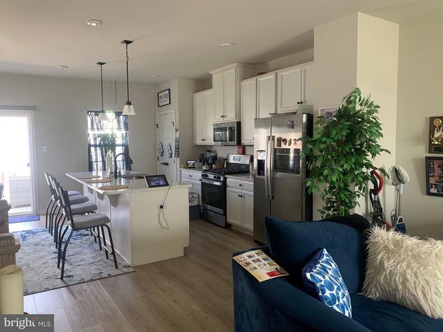 117 PLAZA DR, Sicklerville, NJ 08081