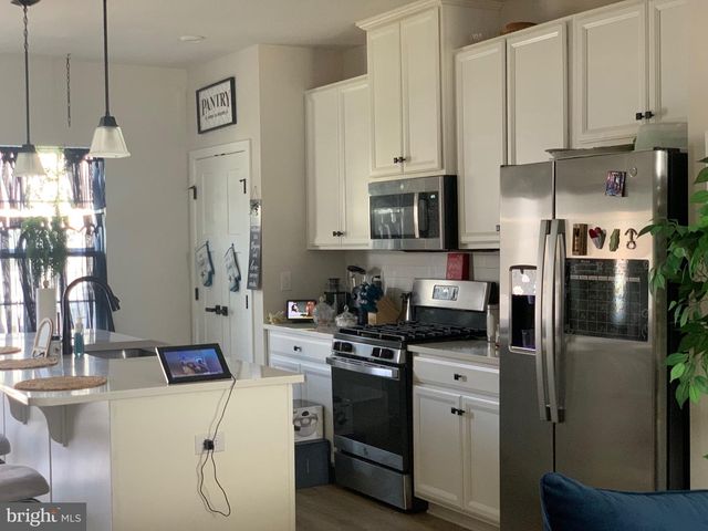 117 PLAZA DR, Sicklerville, NJ 08081