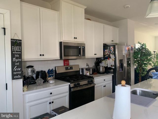 117 PLAZA DR, Sicklerville, NJ 08081