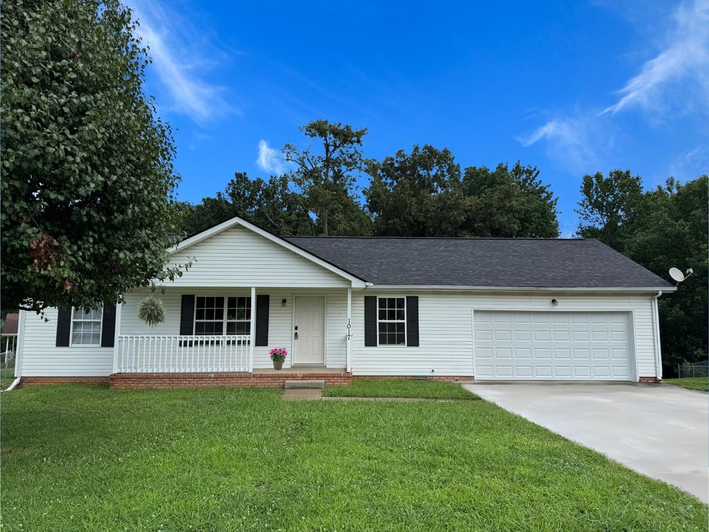 1017 Mile High Dr, Clarksville, TN 37042