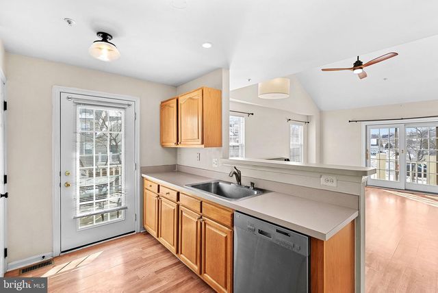 43374 GREYSWALLOW TER, Ashburn, VA 20147