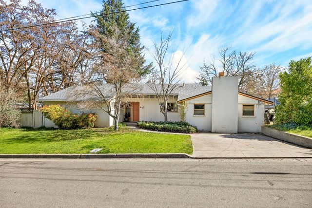 968 Garden Way, Ashland, OR 97520