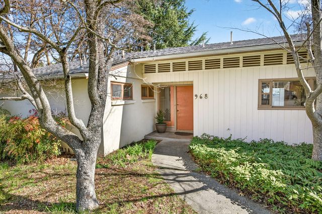 968 Garden Way, Ashland, OR 97520