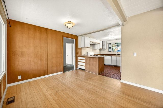 968 Garden Way, Ashland, OR 97520