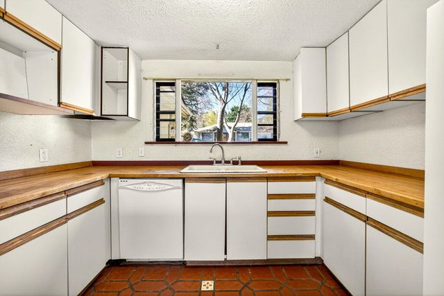 968 Garden Way, Ashland, OR 97520