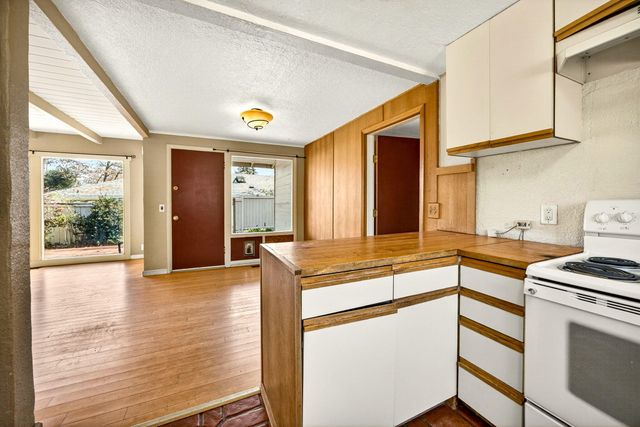 968 Garden Way, Ashland, OR 97520