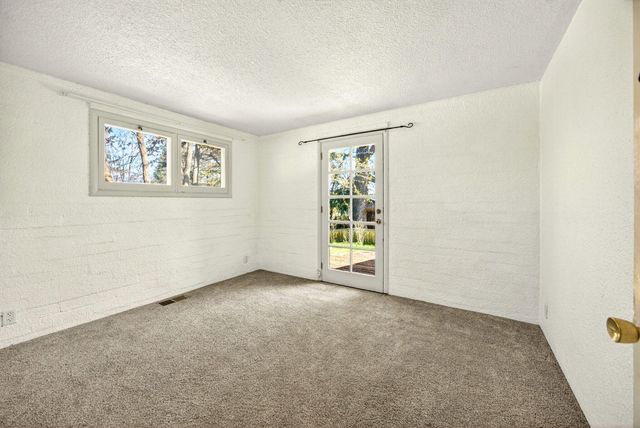 968 Garden Way, Ashland, OR 97520