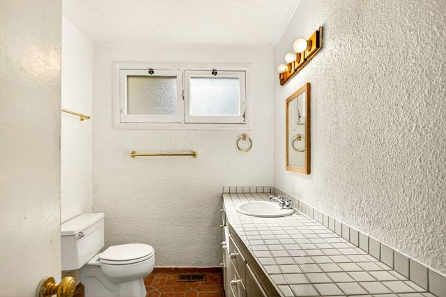 968 Garden Way, Ashland, OR 97520