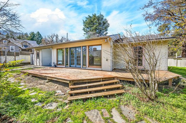 968 Garden Way, Ashland, OR 97520